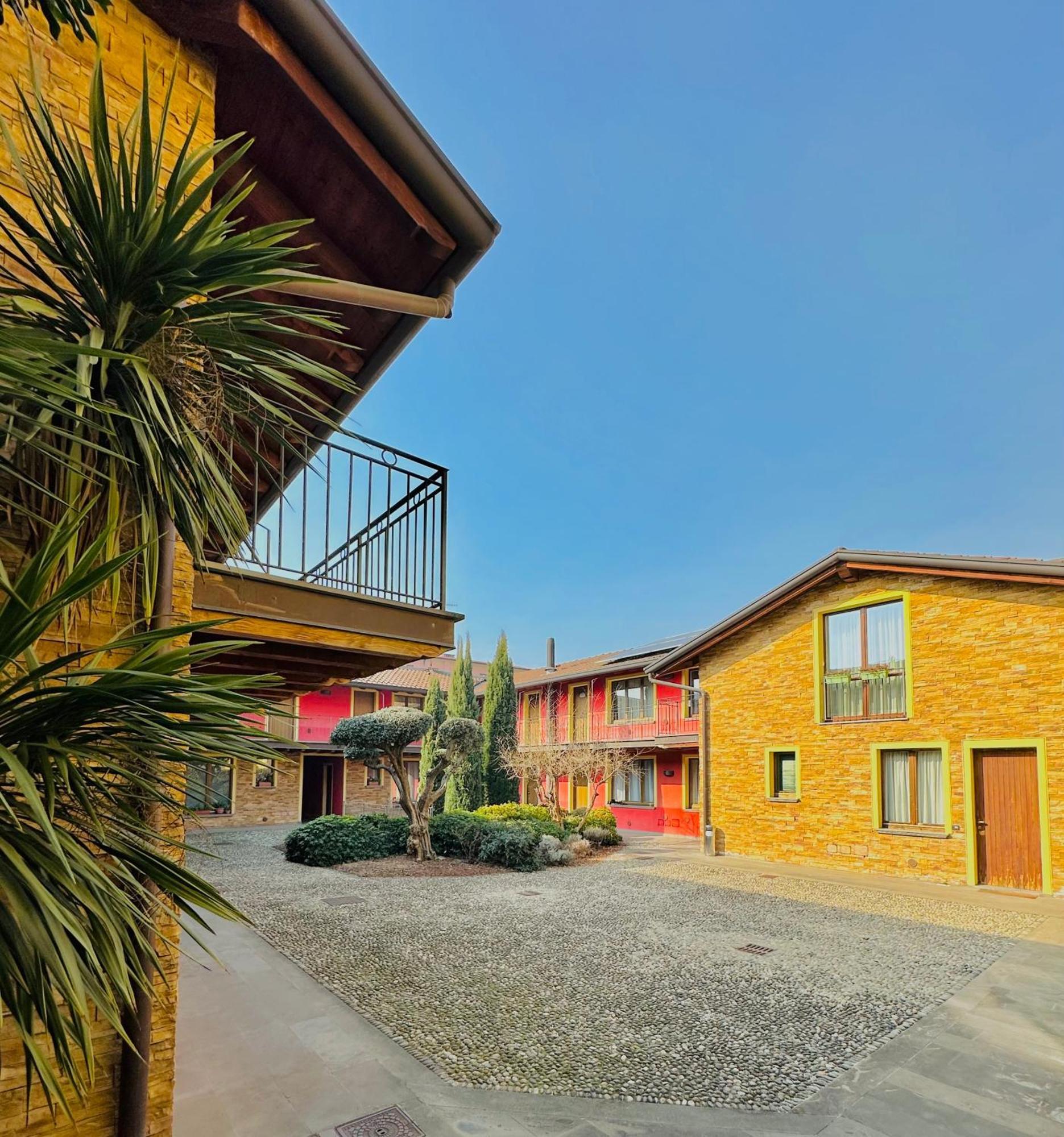 Bergamo Easy Airport Private Parking Apartment Luaran gambar